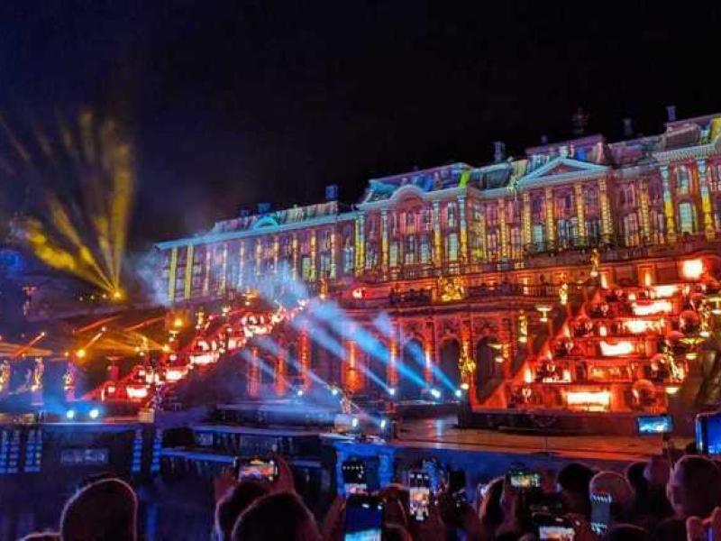 "Осенний праздник фонтанов в Петергофе"