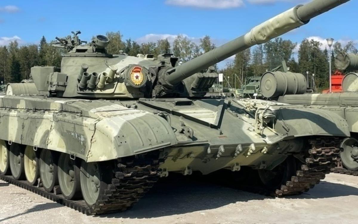 "Крепка броня и танки наши быстры"